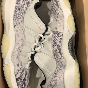 Jordan 11 snakeskin light bone snakeskin